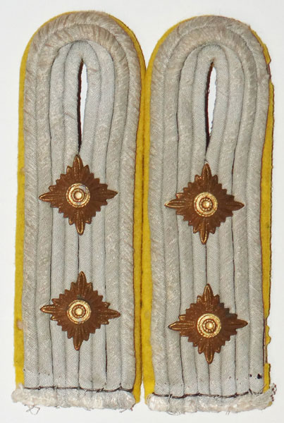 Army Signal Troops Shoulder Boards with Rank of Hauptmann