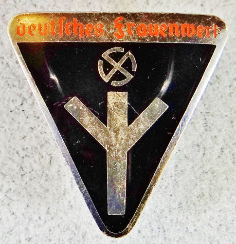 Deutsche Frauenwerk Enamel Member's Badge