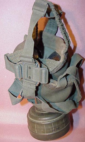 German WW II M30/38 Gas Mask & Cannister with Gas Gap