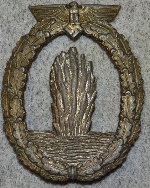 R.K. Marked Kriegsmarine Mine Sweeper, Sub-Chaser and Escort Vessels War Badge R.K. Marked Kriegsmarine Mine Sweeper, Sub-Chaser and Escort Vessels War Badge