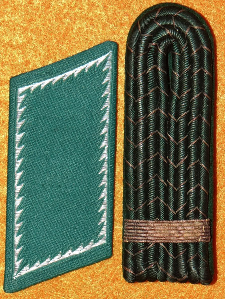 German Customs Official Collar Tab & Shoulder Board Set