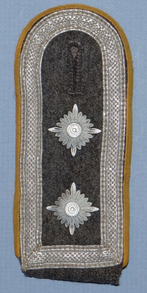 Luftwaffe Oberfeldwebel of Flight & Paratroops Shoulder Board Luftwaffe Oberfeldwebel of Flight & Paratroops Shoulder Board