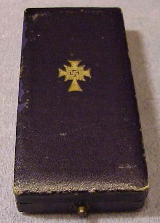 Cased 1st Class Gold Mothers Cross