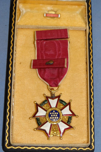 Cased World War II "Air Medal"