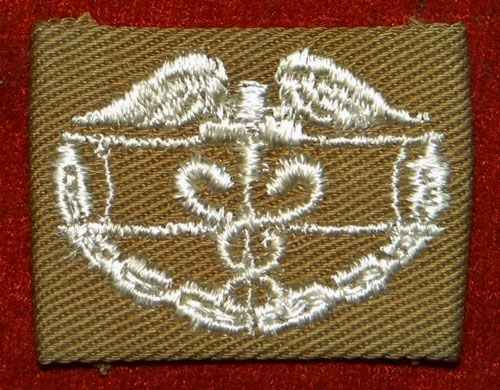 WW II Cloth "COMBAT MEDICAL" Badge
