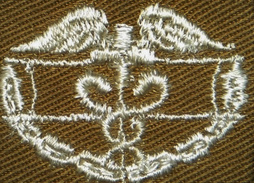 WW II Cloth "COMBAT MEDICAL" Badge