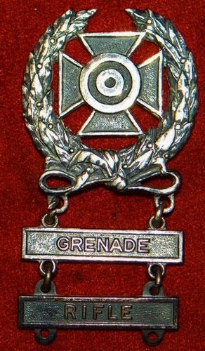 Korean & Vietnam War Period "EXPERT" Marksmanship Badge with Two Bars