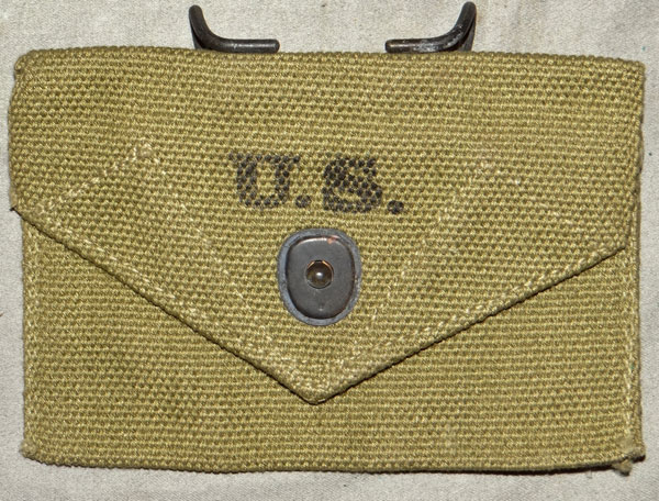 Model 1942 U.S. WW II First Aid Pouch Model 1942 U.S. WW II First Aid Pouch