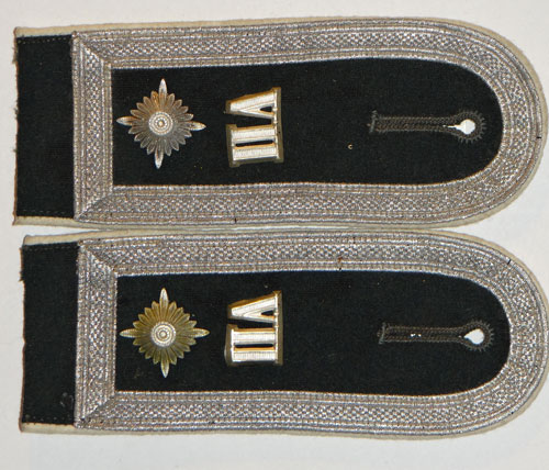 Army Oberleutnant of Artillery Troops Shoulder Boards