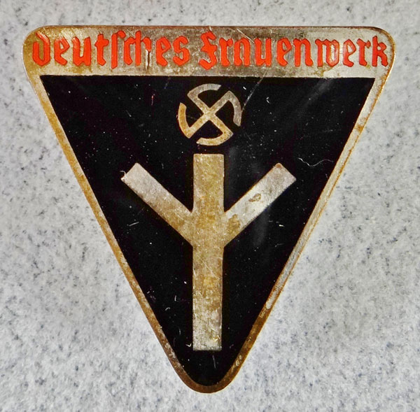 Deutsche Frauenwerk Enamel Member's Badge Deutsche Frauenwerk Enamel Member's Badge