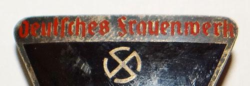 Deutsche Frauenwerk Enamel Members Badge