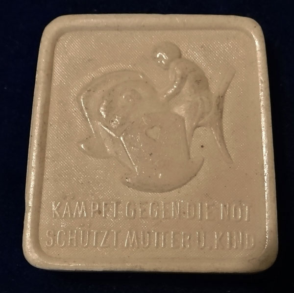 German WW II Mutter u. Kind Tinnie German WW II Mutter u. Kind Tinnie