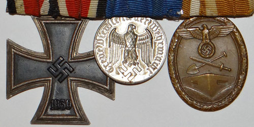Army WW II Three Place Medal Bar