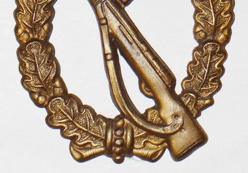 Unmarked BRONZE Infantry Assault Badge