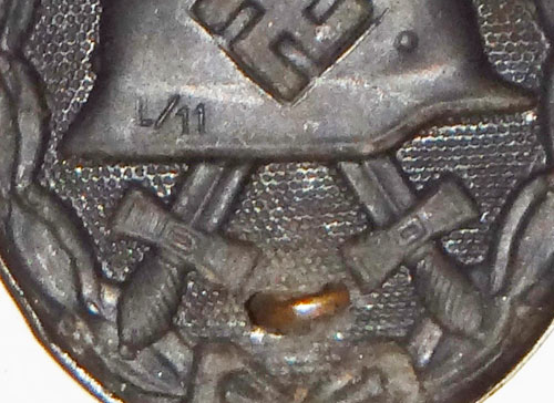 L/11 Marked Black WW II Wound Badge