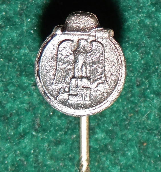 Miniature Russian Front Medal Stick Pin