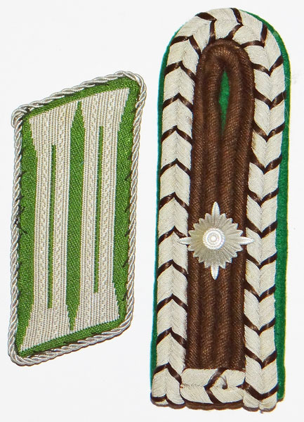 Schutzpolizei "NCO" Shoulder Board & Collar Tab Set Schutzpolizei "NCO" Shoulder Board & Collar Tab Set