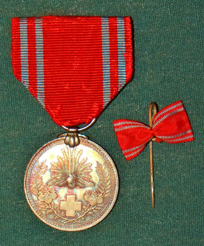 Japanese WW II Cased Red Cross Member's Medal