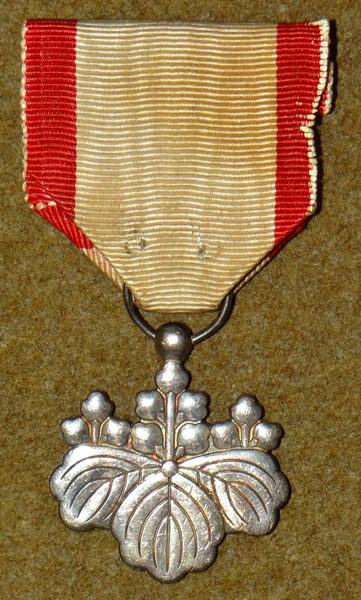 Japanese WW II Order of the Rising Sun 8th Class Medal Japanese WW II Order of the Rising Sun 8th Class Medal