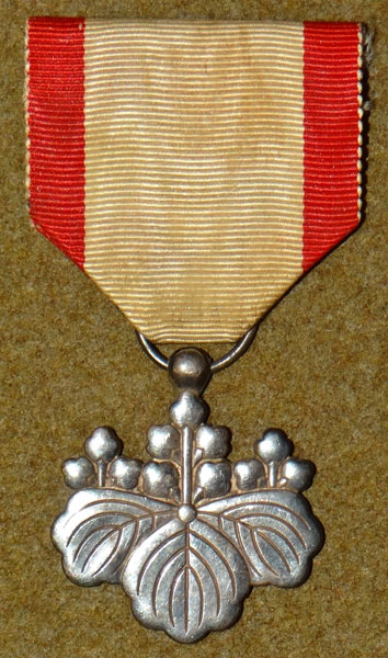 Japanese WW II Order of the Rising Sun 8th Class Medal