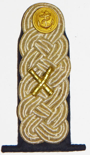 Kriegsmarine "Korvettenkapitan" Artillery Ordnance Shoulder Board Kriegsmarine "Korvettenkapitan" Artillery Ordnance Shoulder Board
