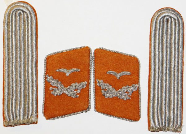 Luftwaffe Leutnant of SIGNAL Troops Tabs & Shoulder Boards SET