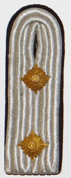 Luftwaffe Hauptmann Shoulder Board with Black Underlay