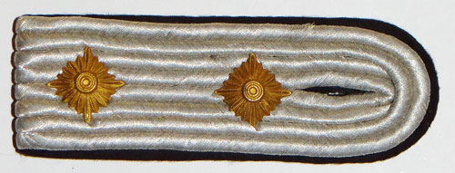 Luftwaffe Hauptmann Shoulder Board with Black Underlay