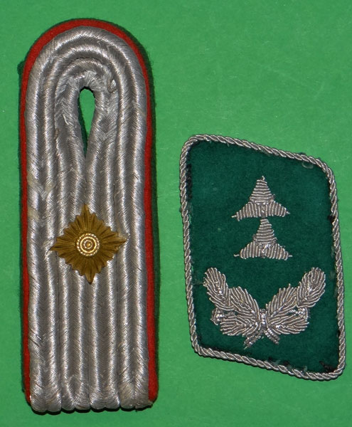 Luftwaffe Officials Oberleutnant Collar Tab & Shoulder Board Set