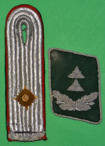 Luftwaffe Officials Oberleutnant Collar Tab & Shoulder Board Set