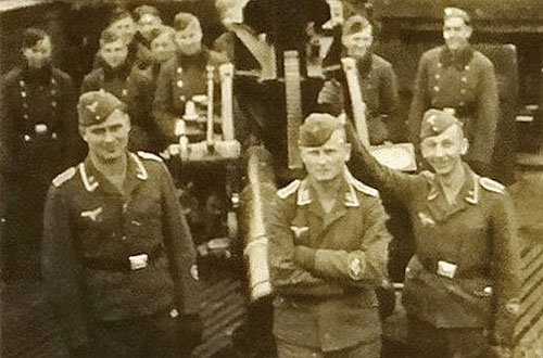 Luftwaffe FLAK Gun & Crew Photos
