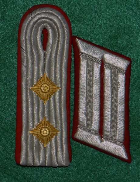 Gemeindepolizei Hauptmman Collar Tab & Shoulder Board Set