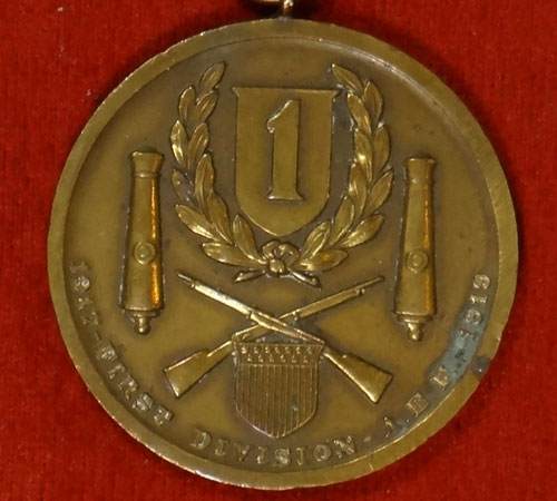 WW I "Victory" Medal with Six Bars & WW I 1st Div. 1917/18 Medal