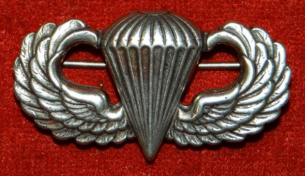 WW II Sterling "PARACHUTIST QULIFICATION" Pin Back Badge by "LGB"