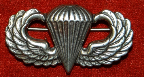 WW II Sterling "PARACHUTIST QULIFICATION" Pin Back Badge by "LGB"