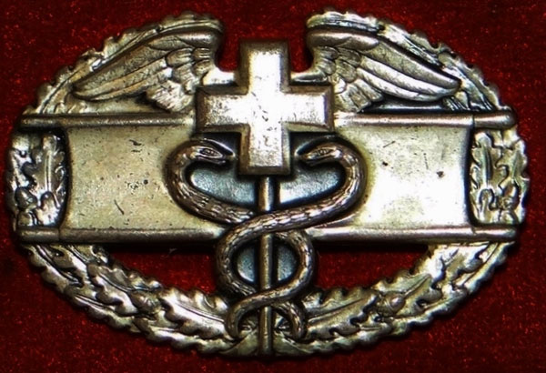 WW II Sterling Pin Back "COMBAT MEDICAL" Badge