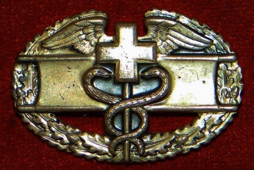 WW II Sterling Pin Back "COMBAT MEDICAL" Badge