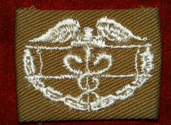 WW II Cloth "COMBAT MEDICAL" Badge