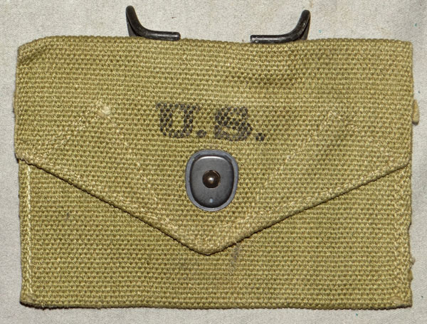 Model 1942 U.S. WW II First Aide Pouch Model 1942 U.S. WW II First Aide Pouch