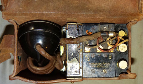 WW II U.S. Field Telephone Type EE-8-B
