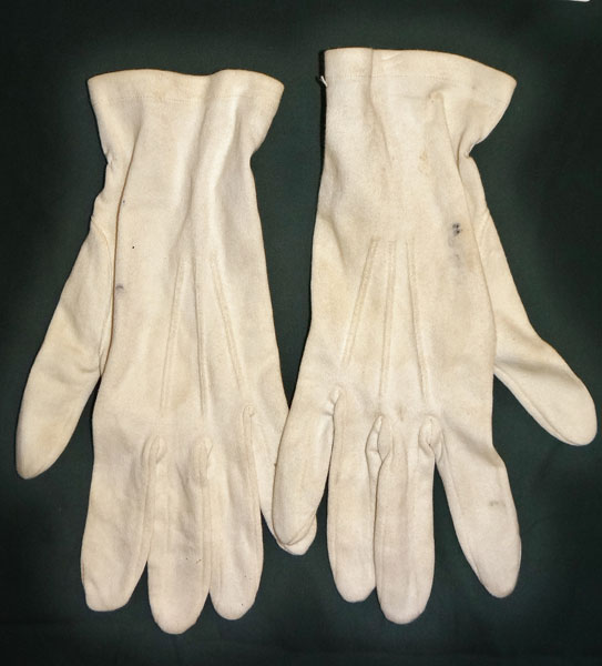 WW II U.S.M.C. / Navy Dress White Gloves WW II U.S.M.C. / Navy Dress White Gloves