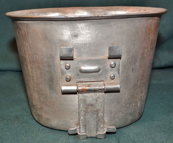 U.S. WW II M-1910/42 Canteen Cup U.S. WW II M-1910/42 Canteen Cup