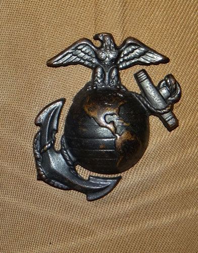 WW II U.S. Marine Tan Fiber Sun Helmet by "Hawley"