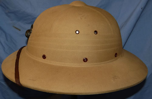 WW II U.S. Marine Tan Fiber Sun Helmet by "Hawley"