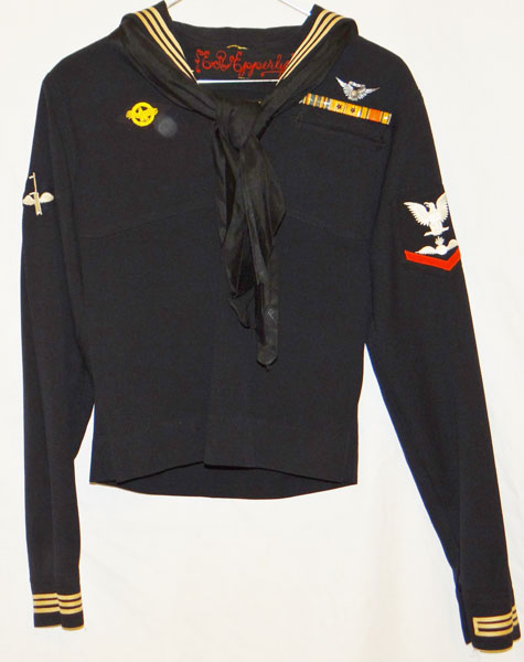 Named WW II U.S. Navy Aviation Ordnance man / Aircraft Gunner "PO3" Dark Blue Jumper Named WW II U.S. Navy Aviation Ordnance man / Aircraft Gunner "PO3" Dark Blue Jumper